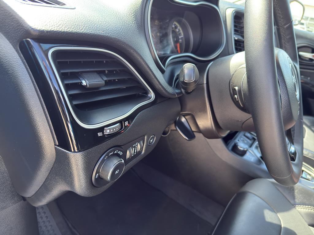 used 2023 Jeep Cherokee car, priced at $28,295