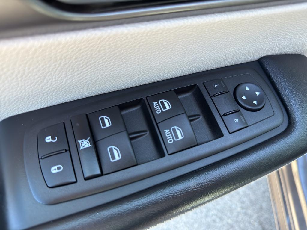 used 2023 Chrysler Pacifica car, priced at $32,695