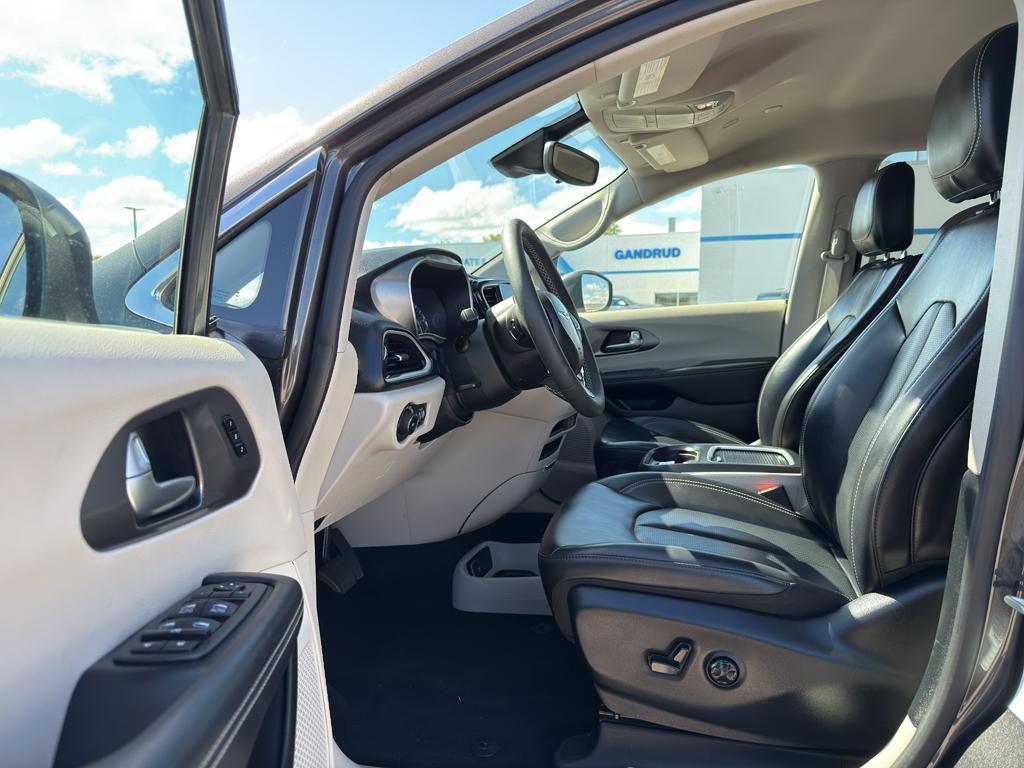 used 2023 Chrysler Pacifica car, priced at $32,695