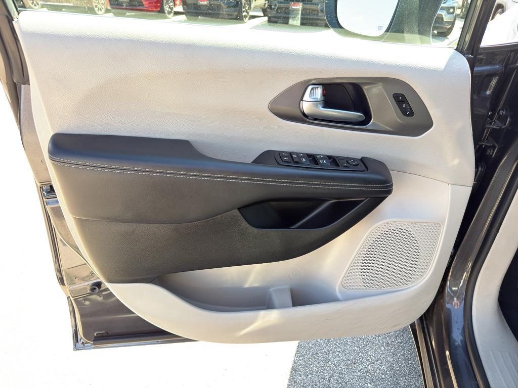 used 2023 Chrysler Pacifica car, priced at $32,695