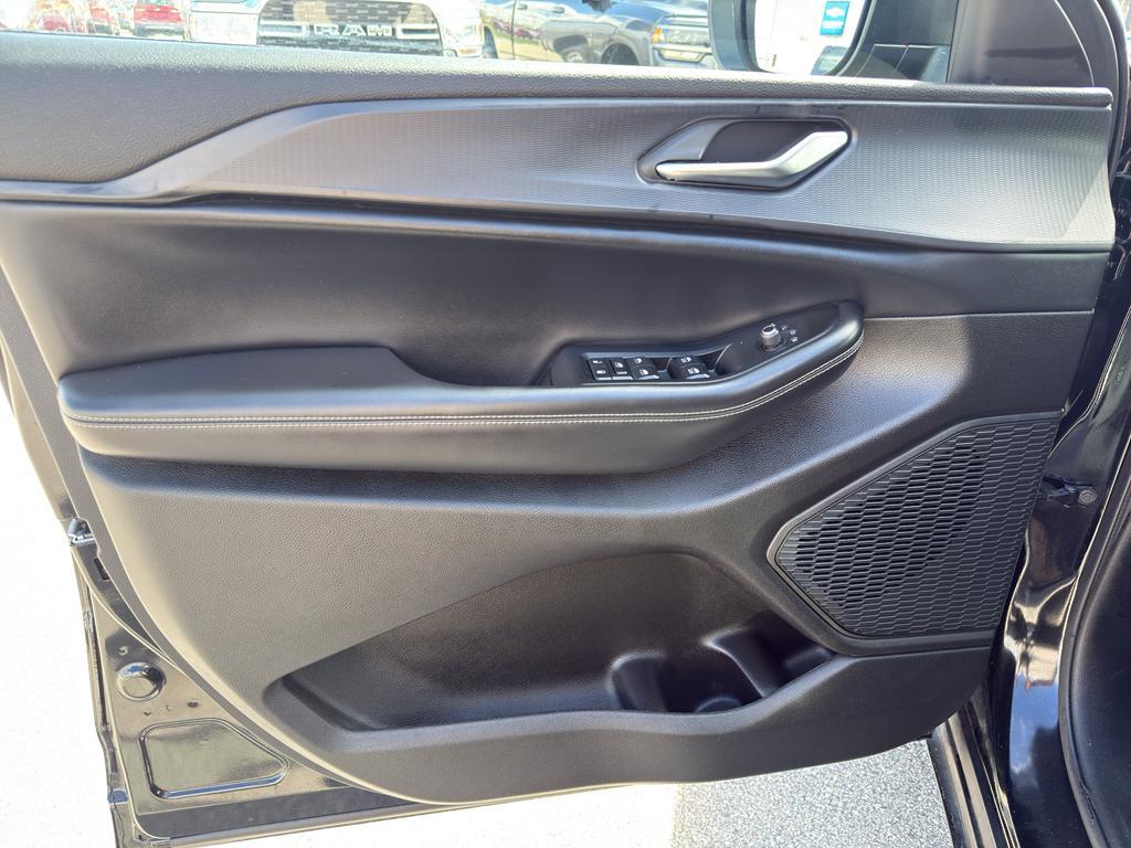 used 2023 Jeep Grand Cherokee car, priced at $33,995