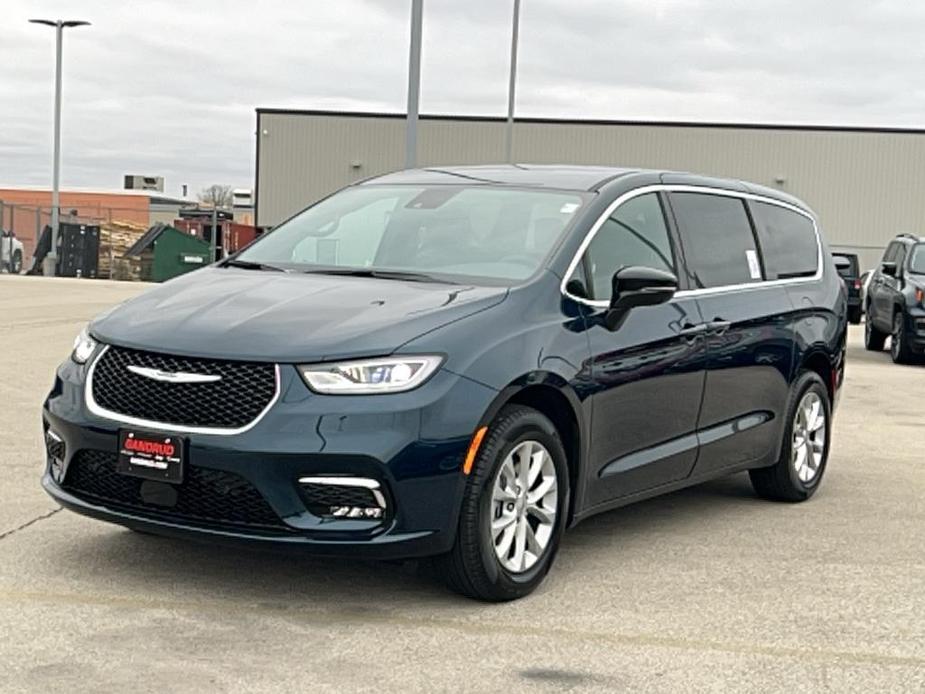 new 2025 Chrysler Pacifica car, priced at $47,791