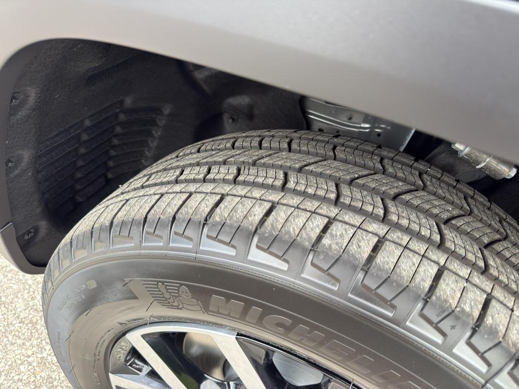 new 2025 Jeep Grand Cherokee L car, priced at $48,097