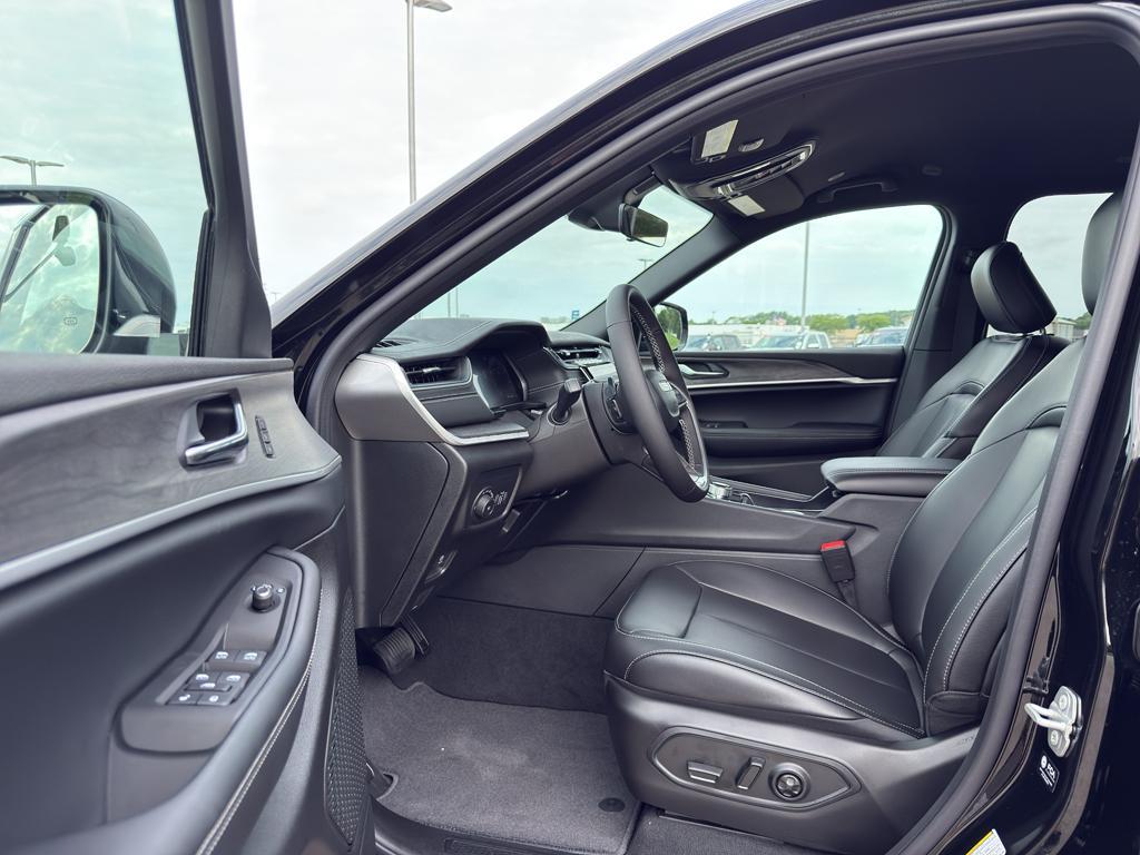 new 2025 Jeep Grand Cherokee L car, priced at $48,097