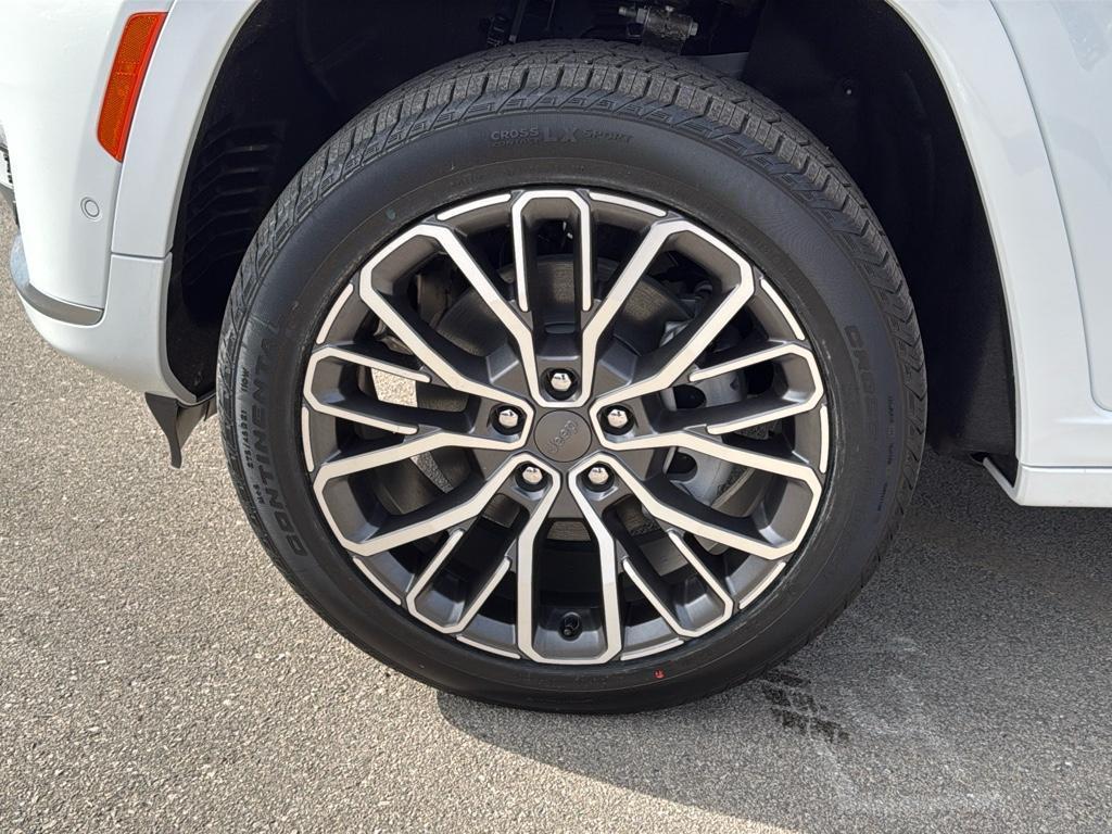 new 2025 Jeep Grand Cherokee L car, priced at $68,273