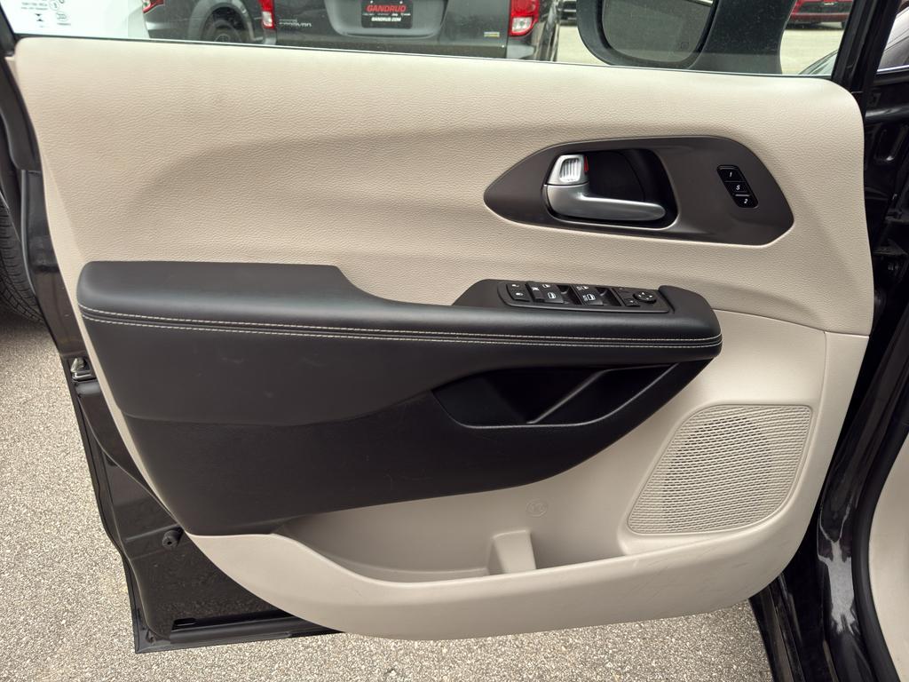 used 2023 Chrysler Pacifica car, priced at $26,595