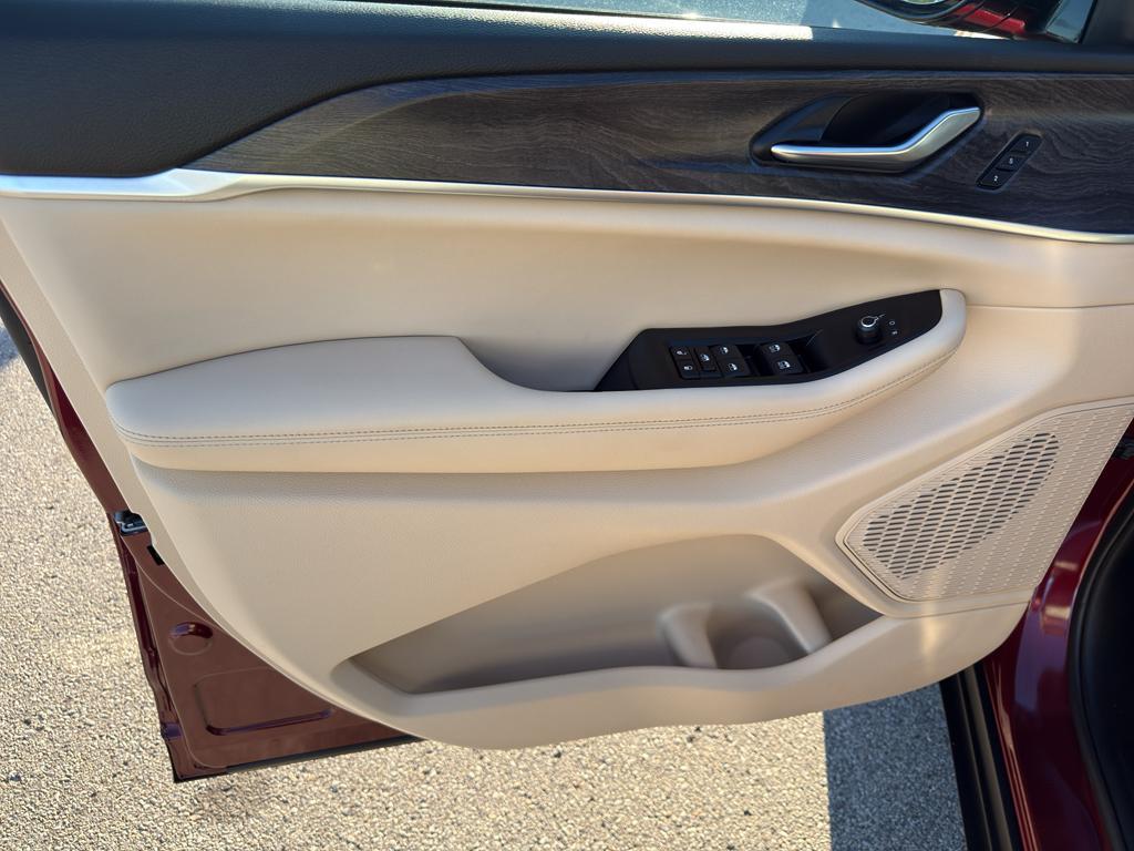 used 2024 Jeep Grand Cherokee car, priced at $38,595