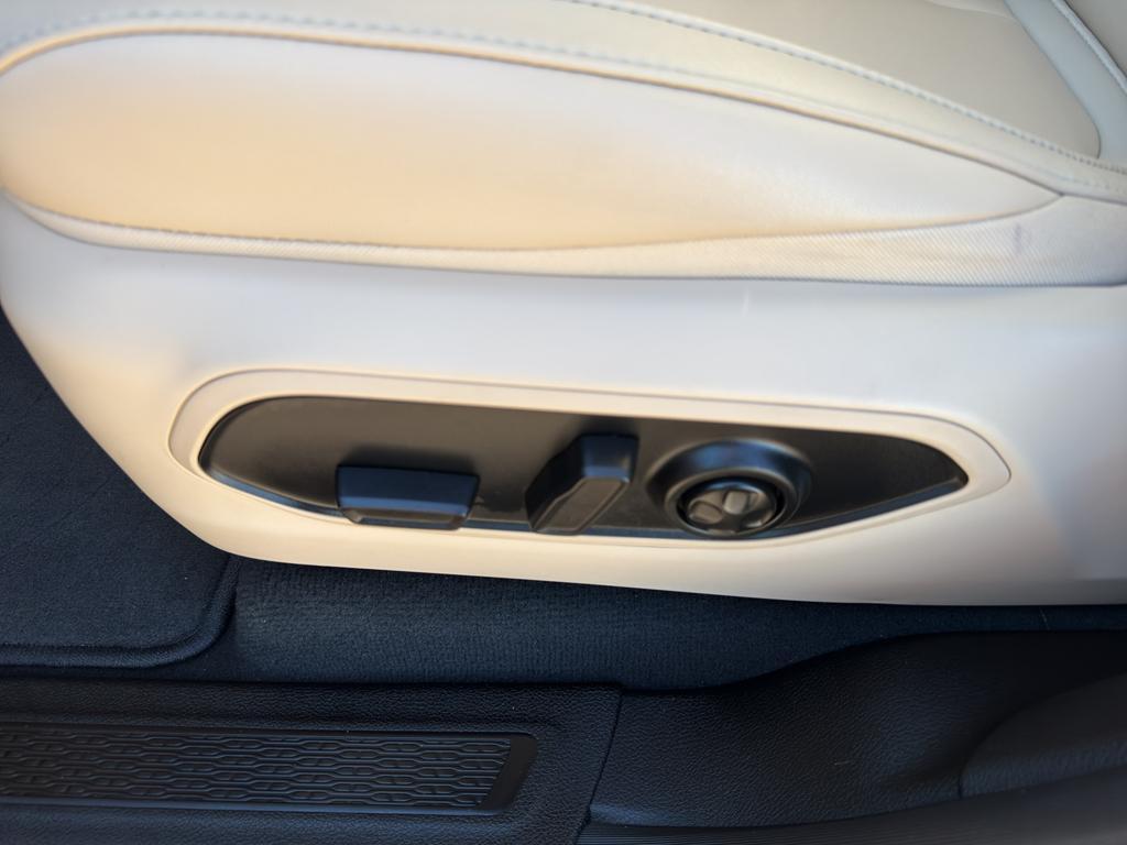 used 2024 Jeep Grand Cherokee car, priced at $38,595