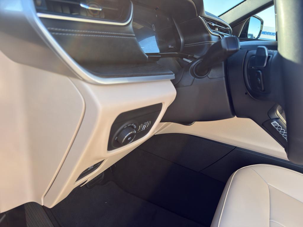 used 2024 Jeep Grand Cherokee car, priced at $38,595