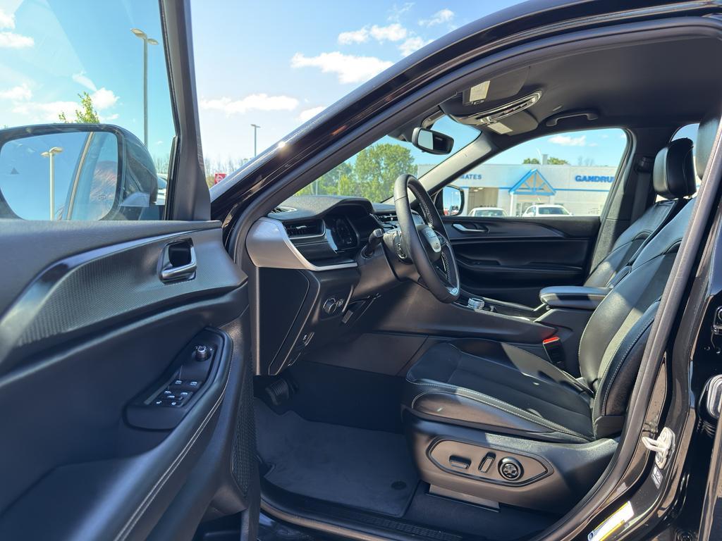 used 2024 Jeep Grand Cherokee car, priced at $36,295