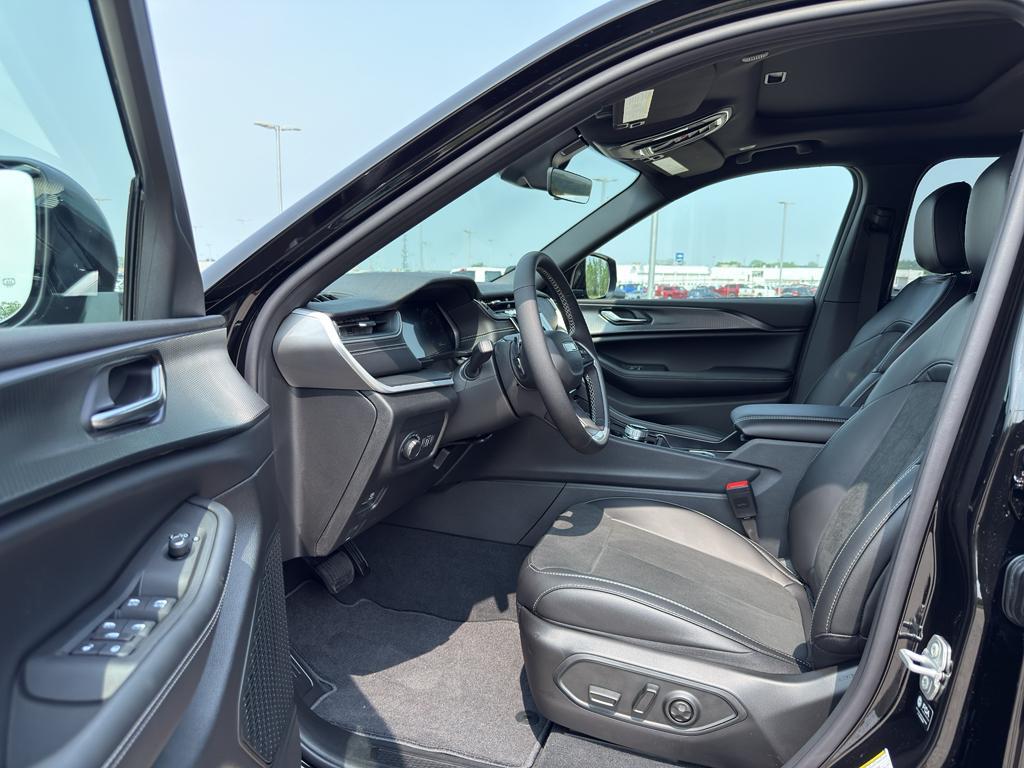 new 2025 Jeep Grand Cherokee L car, priced at $47,438