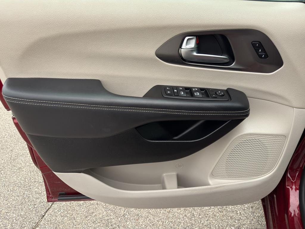 used 2023 Chrysler Pacifica car, priced at $26,795