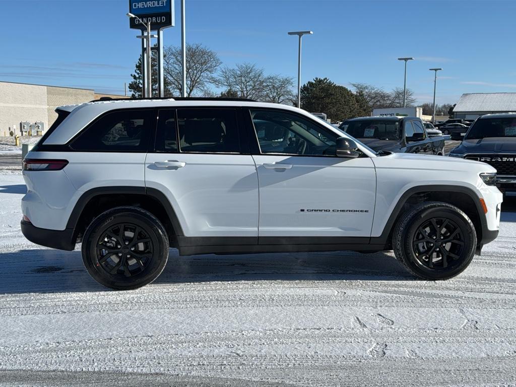 new 2025 Jeep Grand Cherokee car, priced at $44,743