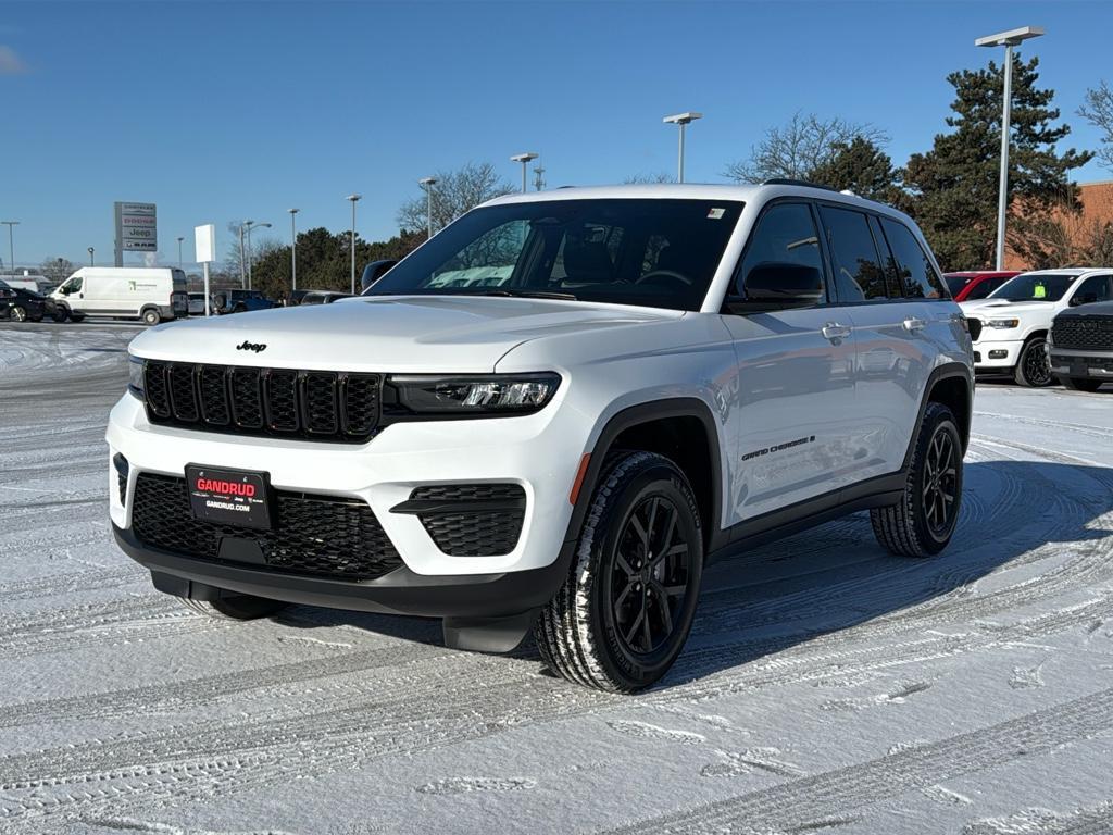 new 2025 Jeep Grand Cherokee car, priced at $44,743