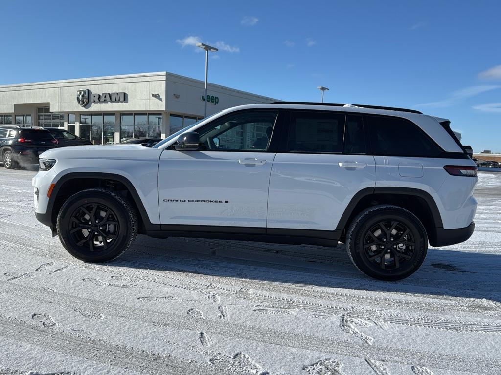 new 2025 Jeep Grand Cherokee car, priced at $44,743