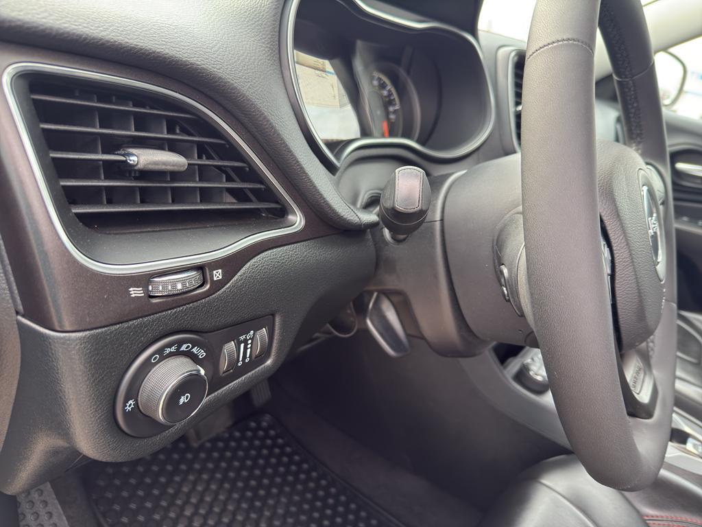 used 2022 Jeep Cherokee car, priced at $26,795