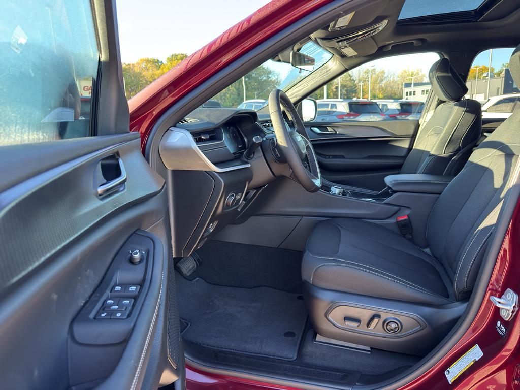 new 2025 Jeep Grand Cherokee L car