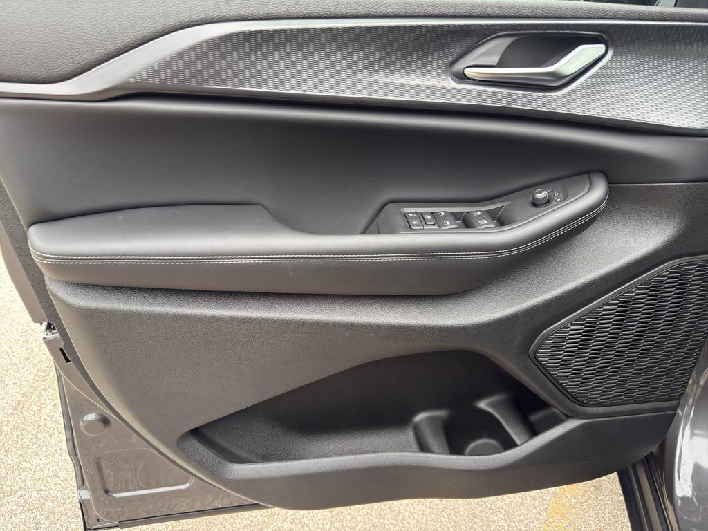 new 2025 Jeep Grand Cherokee L car, priced at $49,543