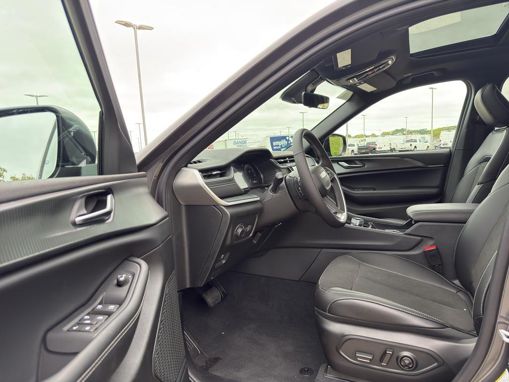 new 2025 Jeep Grand Cherokee L car, priced at $49,543