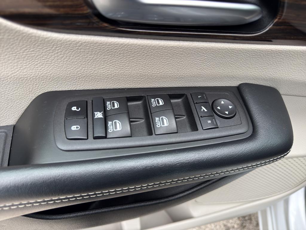 used 2023 Chrysler Pacifica car, priced at $28,995