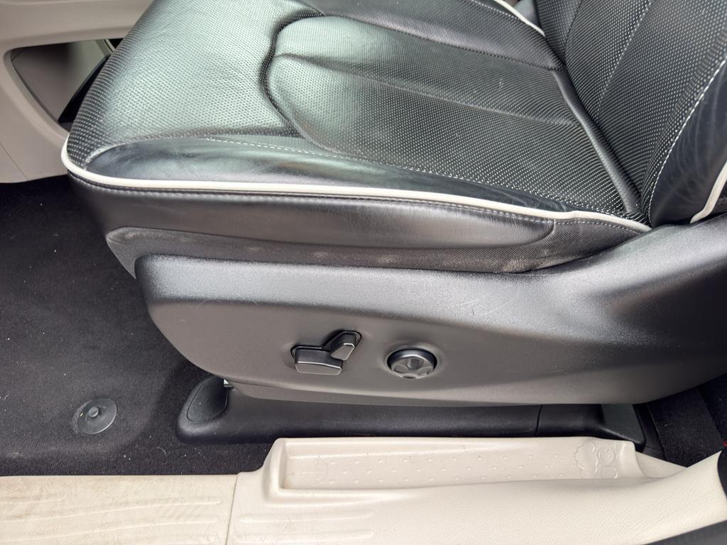 used 2023 Chrysler Pacifica car, priced at $28,995