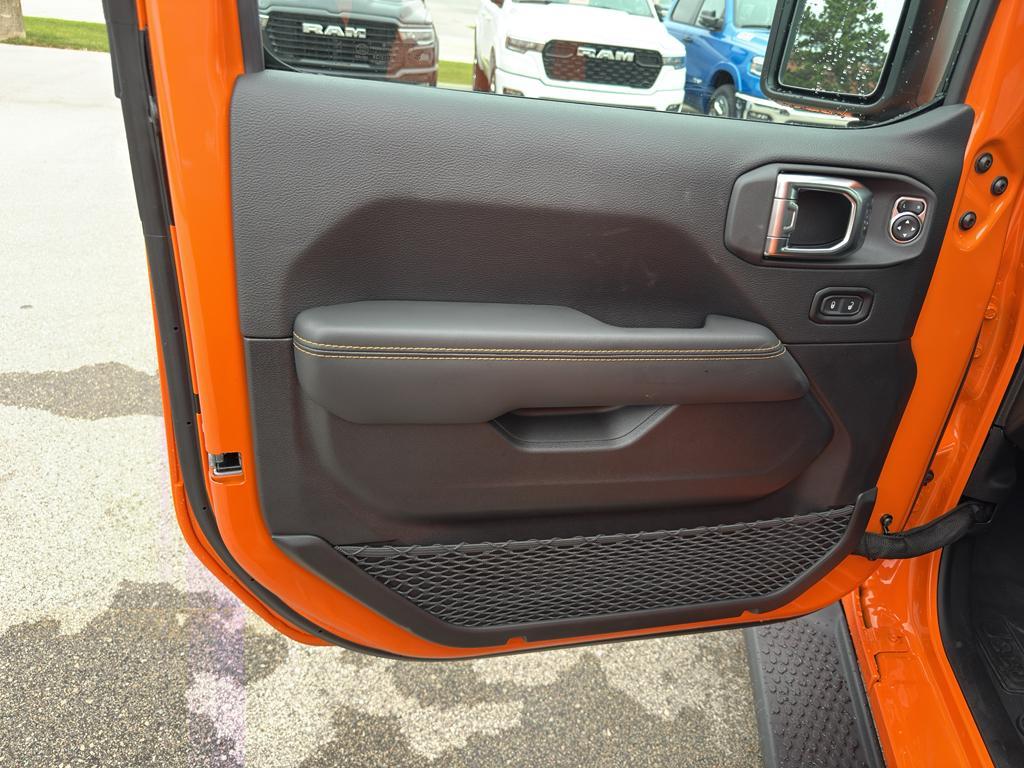 new 2025 Jeep Wrangler car, priced at $59,915