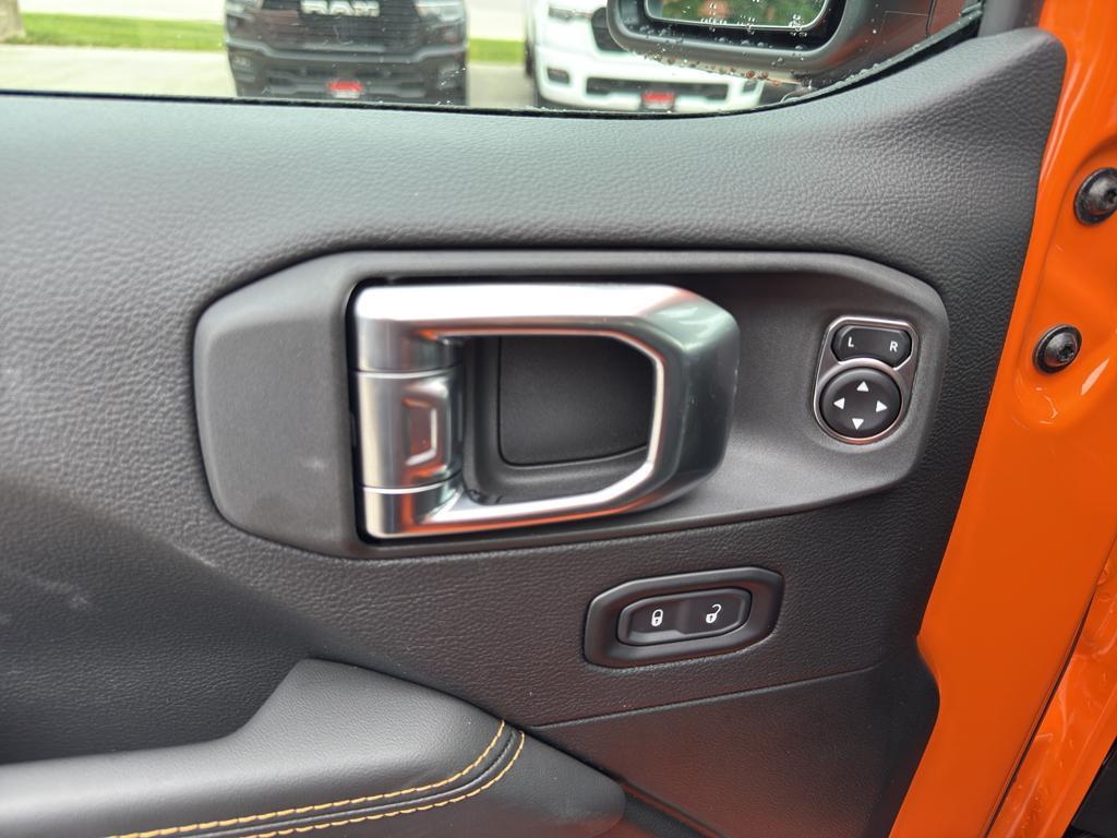 new 2025 Jeep Wrangler car, priced at $59,915