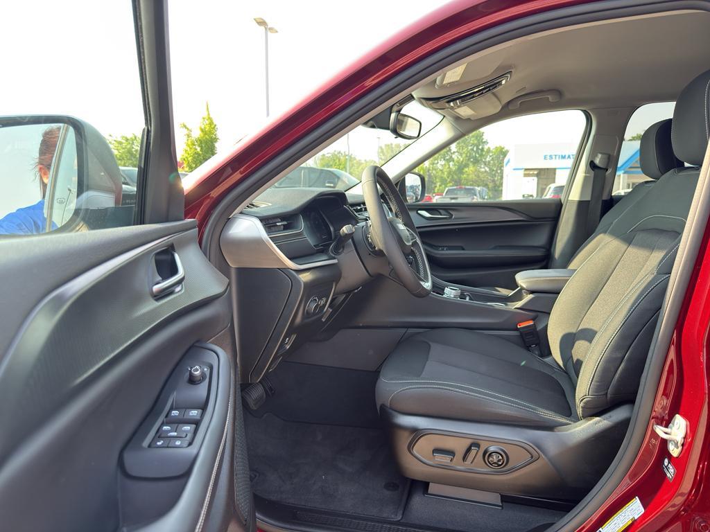 used 2023 Jeep Grand Cherokee car, priced at $31,795