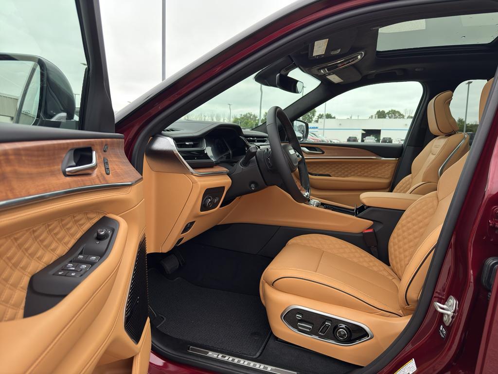 new 2025 Jeep Grand Cherokee car, priced at $67,669