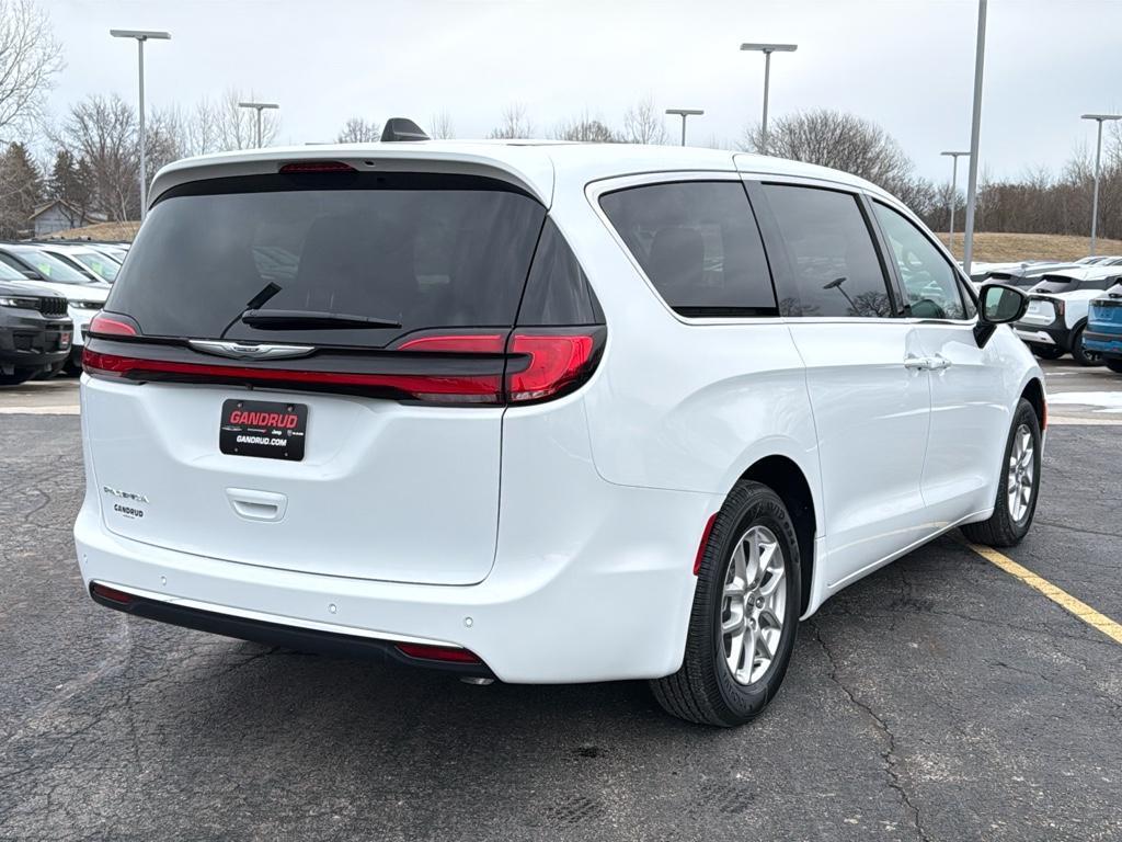 new 2025 Chrysler Pacifica car, priced at $42,275