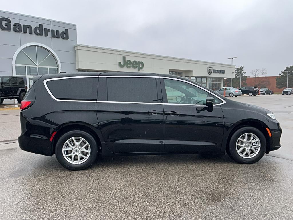 new 2025 Chrysler Pacifica car, priced at $42,275