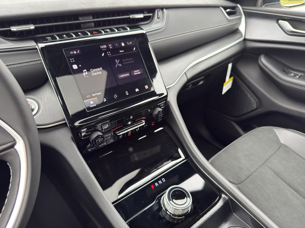 new 2025 Jeep Grand Cherokee L car, priced at $49,096