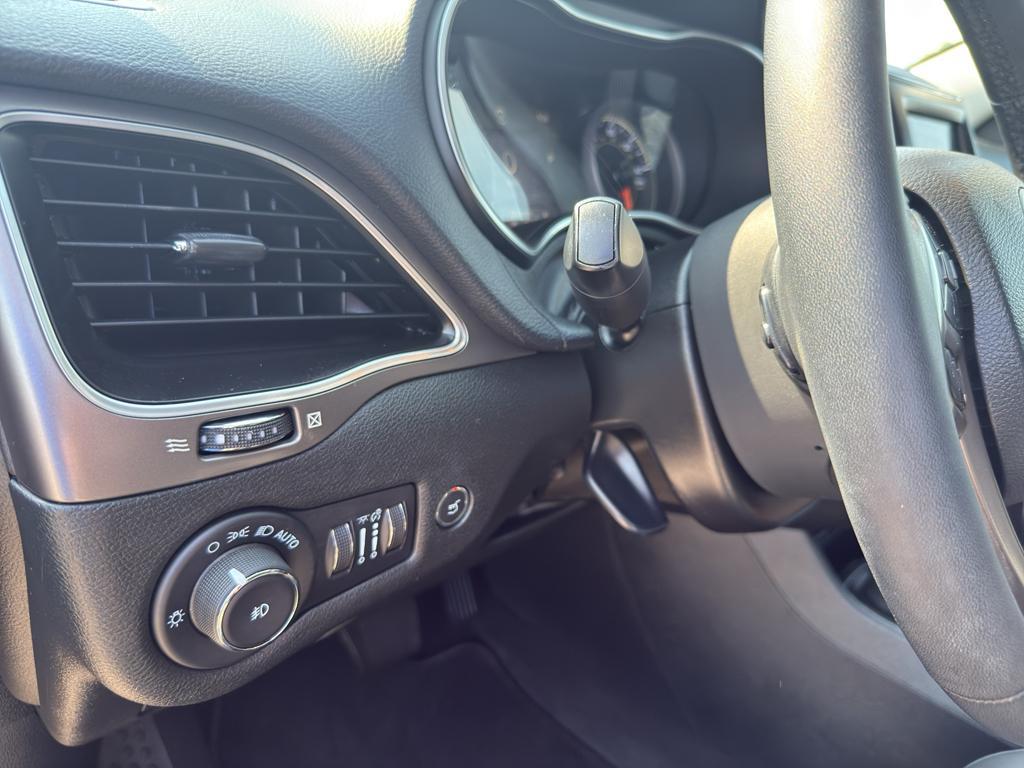 used 2022 Jeep Cherokee car, priced at $23,995