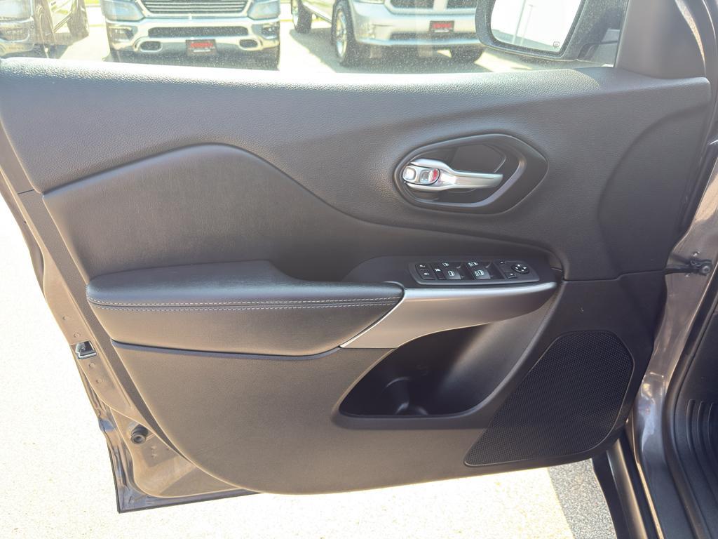 used 2022 Jeep Cherokee car, priced at $23,995