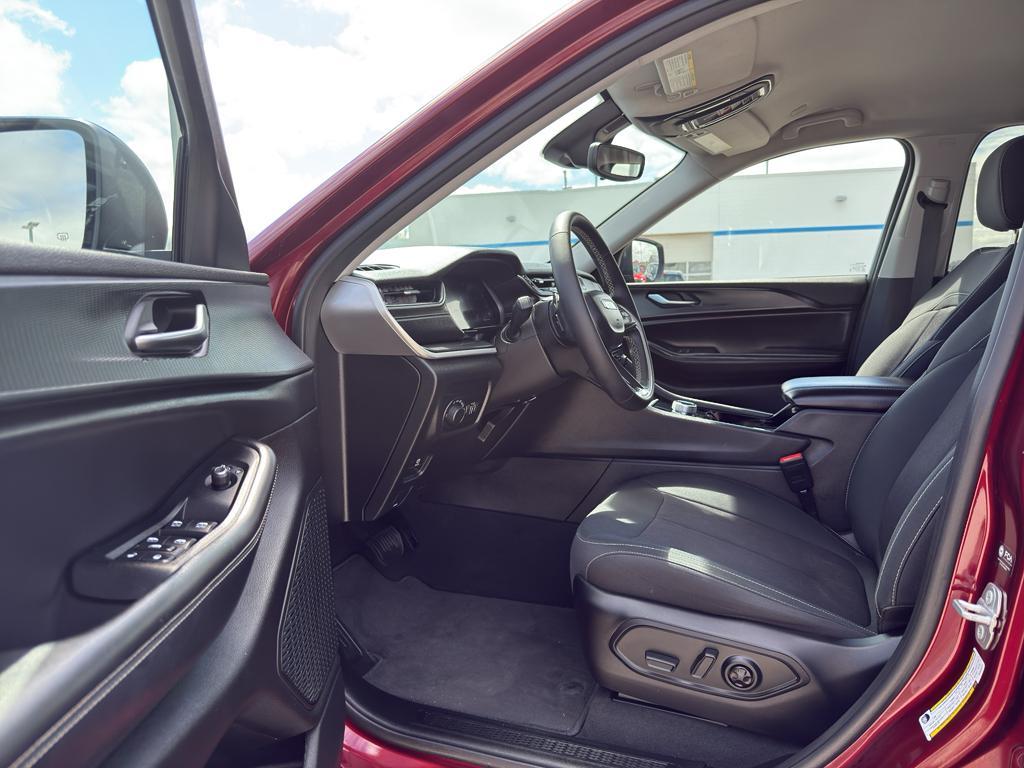used 2023 Jeep Grand Cherokee car, priced at $30,195