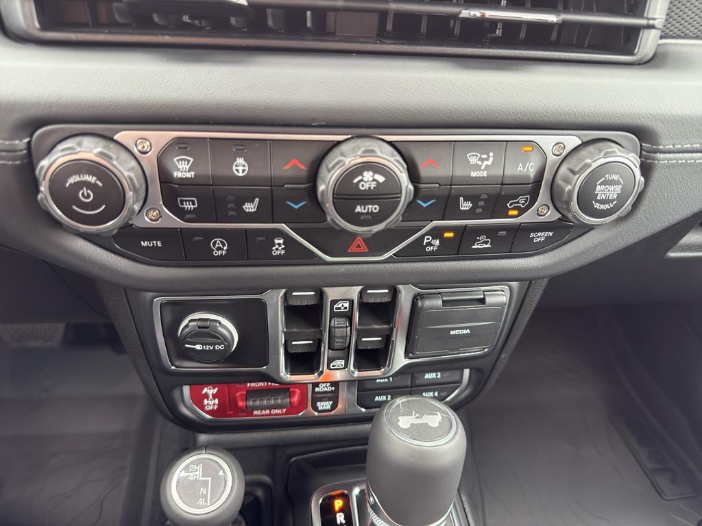 new 2025 Jeep Wrangler car, priced at $69,170