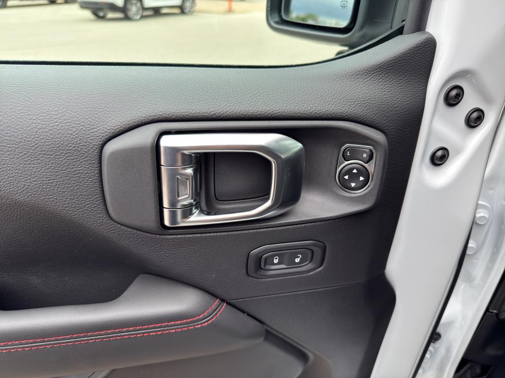 new 2025 Jeep Wrangler car, priced at $69,170