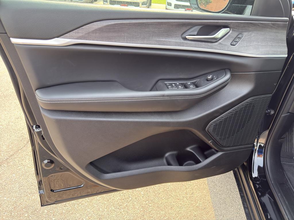 new 2025 Jeep Grand Cherokee L car, priced at $49,920