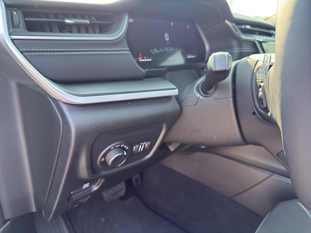 used 2023 Jeep Grand Cherokee car, priced at $35,495