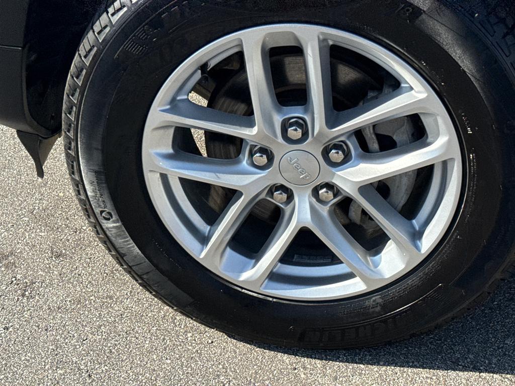 used 2024 Jeep Grand Cherokee car, priced at $31,595