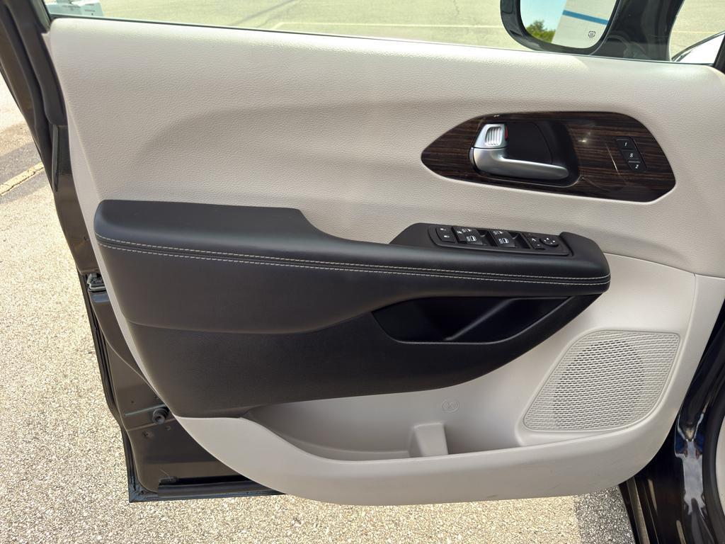 used 2023 Chrysler Pacifica car, priced at $30,295