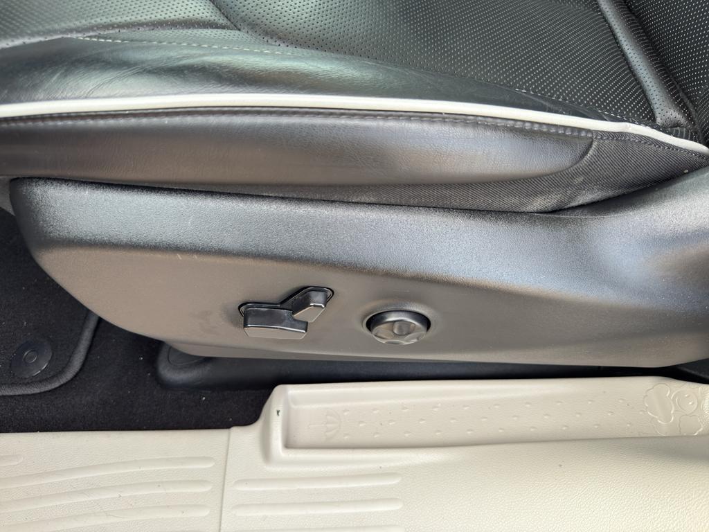 used 2023 Chrysler Pacifica car, priced at $30,295