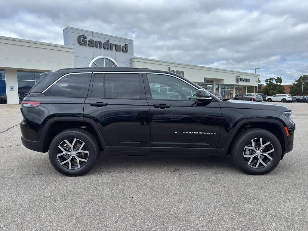 new 2025 Jeep Grand Cherokee car, priced at $46,137