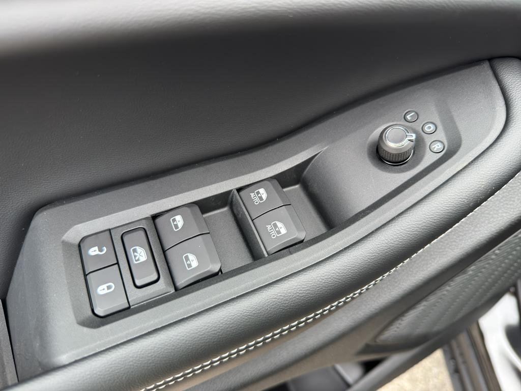 new 2025 Jeep Grand Cherokee car, priced at $46,137