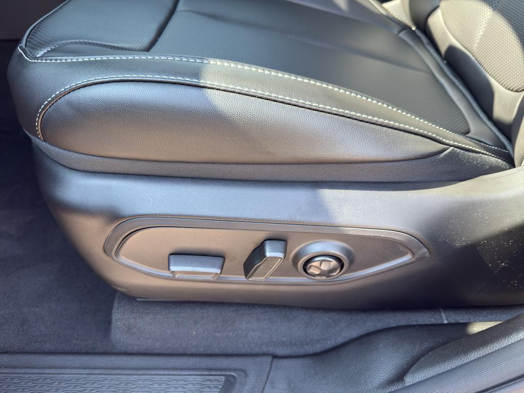 new 2025 Jeep Grand Cherokee car, priced at $56,098