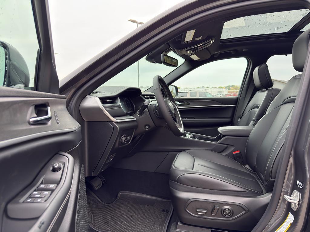 new 2025 Jeep Grand Cherokee car, priced at $56,209