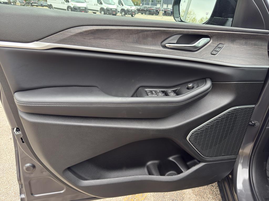 new 2025 Jeep Grand Cherokee car, priced at $56,209