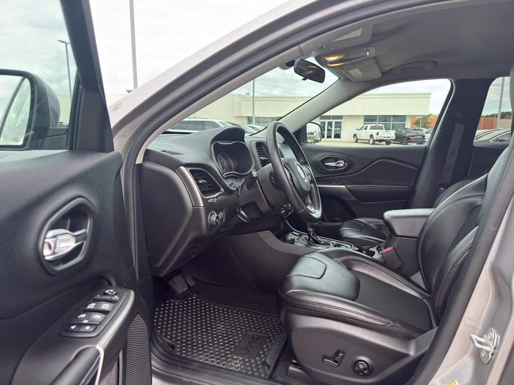 used 2020 Jeep Cherokee car, priced at $18,995