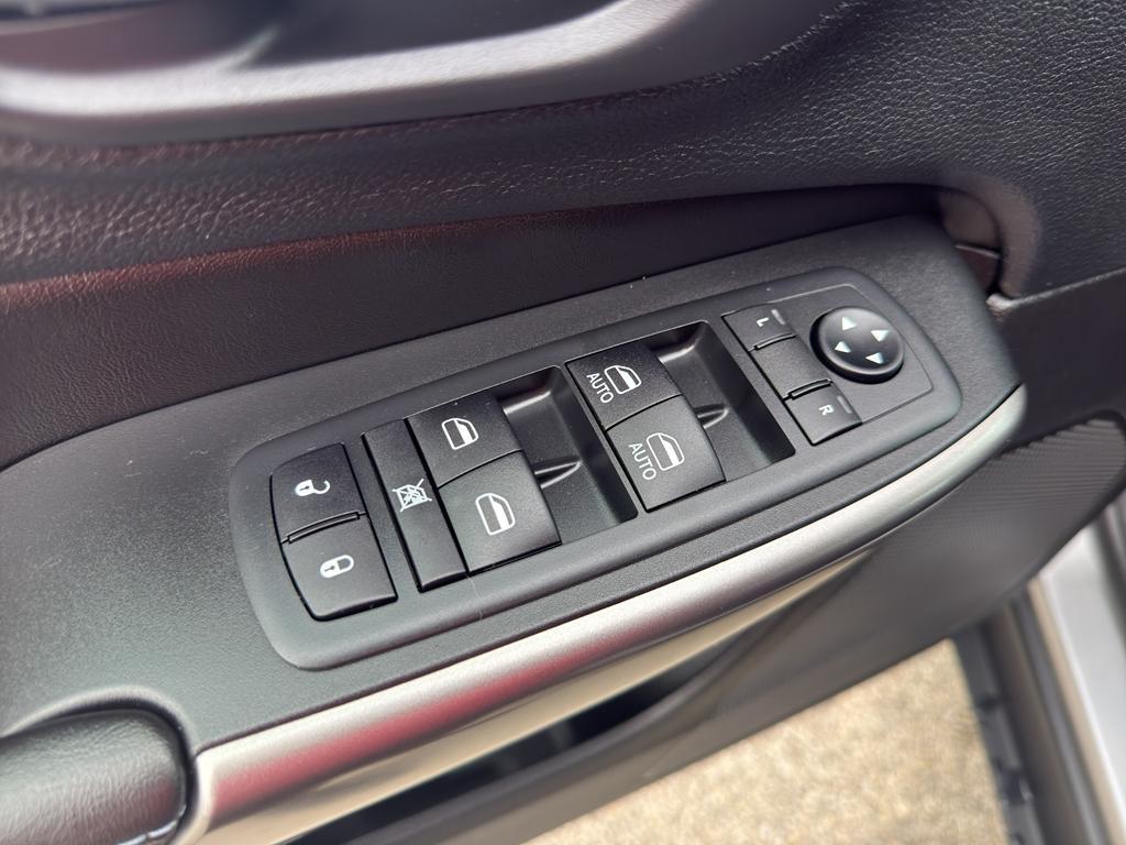 used 2020 Jeep Cherokee car, priced at $18,995