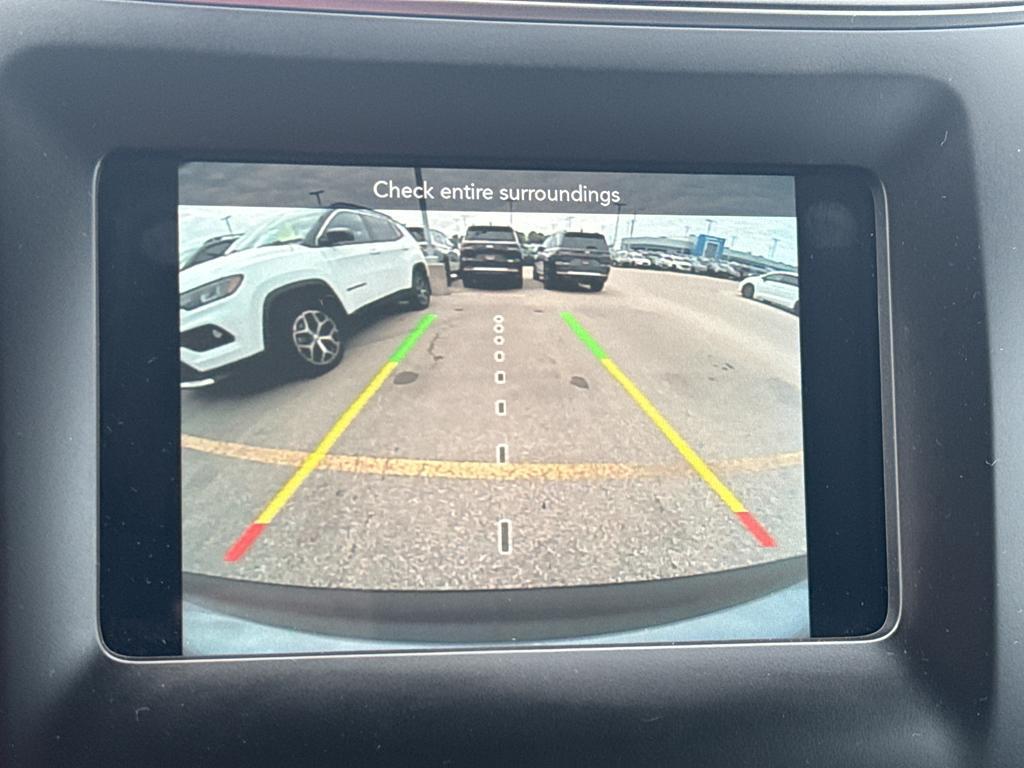 used 2020 Jeep Cherokee car, priced at $18,995